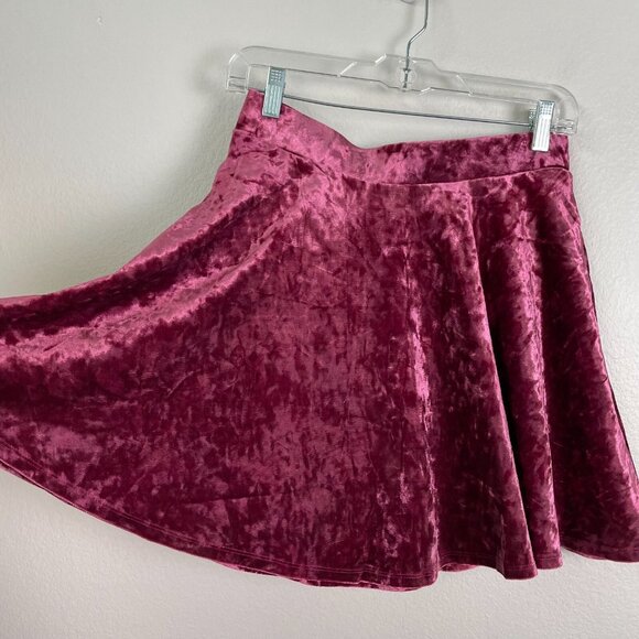MODCLOTH Womens Small Just This Sway Crushed Velvet Skirt Pockets - Picture 2 of 8